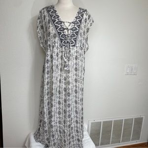 BE White Black Tribal Print Soft Rayon Flowy Kaftan Maxi Dress Size Large Boho